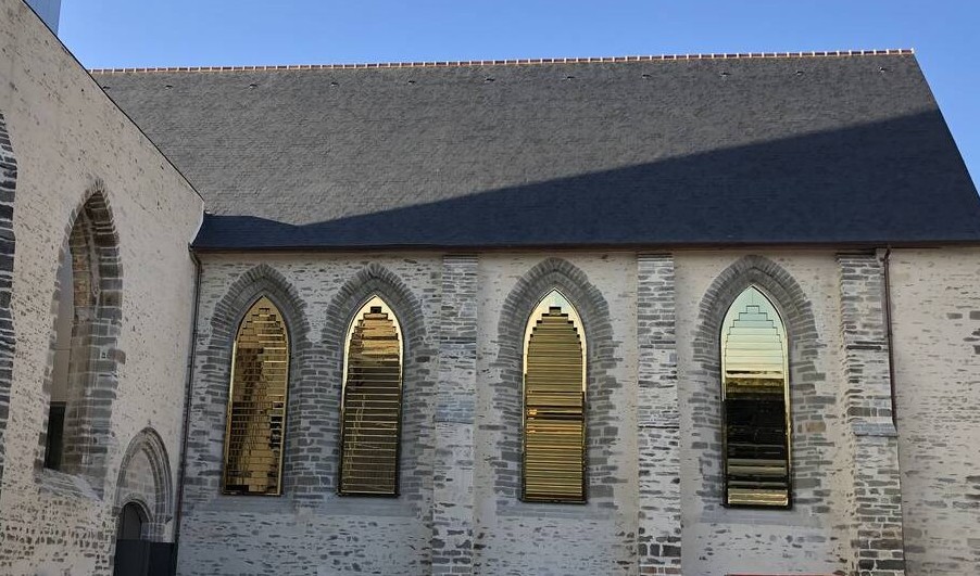 Vitraux du couvent des Jacobins à Rennes. Œuvre de l'artiste Laurent Grasso réalisée dans le cadre du 1% artistique