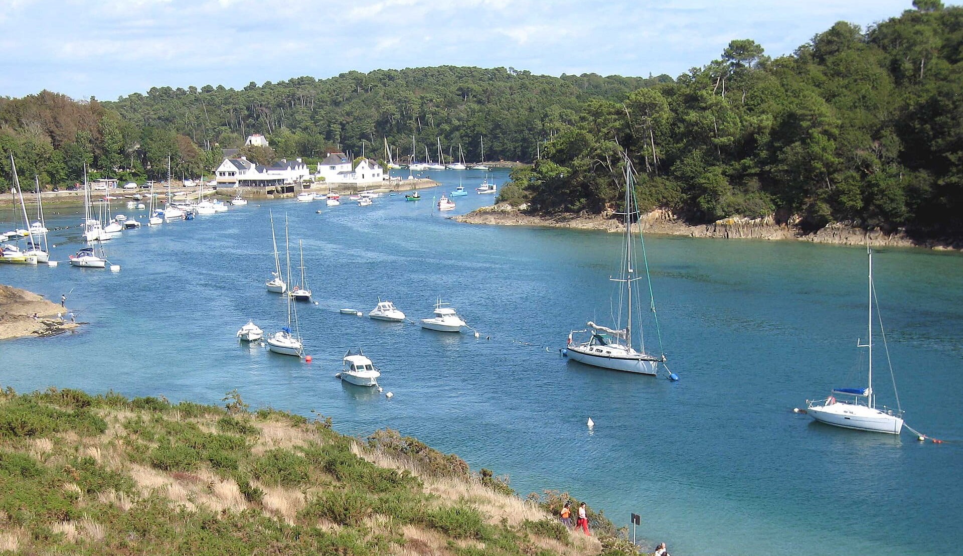 La ria du Belon, vue vers l'amont depuis la pointe de Questélan (rive droite, côté Riec-sur-Bélon). Source : Wikipédia